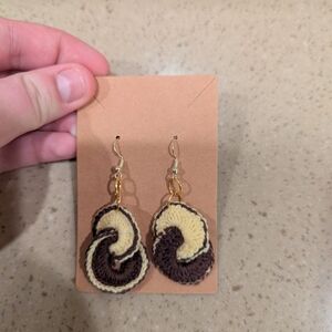 Chic Swirl Crochet Earrings in Cream and Brown